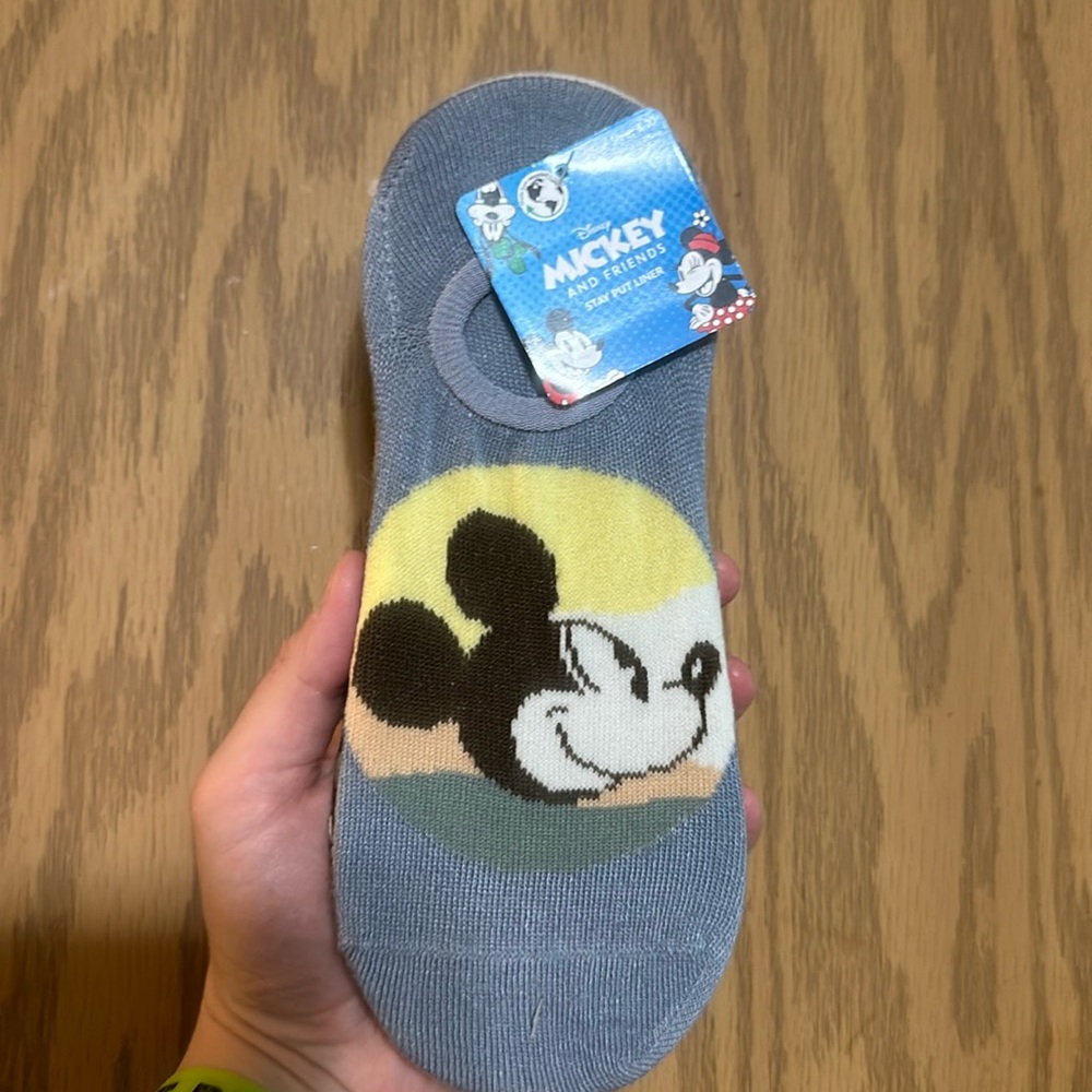 DISNEY MICKEY & FRIENDS STAY PUT LINER SOCKS 3 PK: NEW WITH TAGS: SHOE SZ 4-10